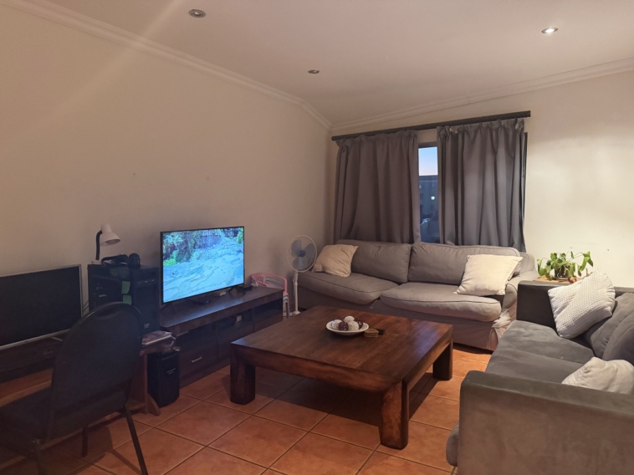 To Let 2 Bedroom Property for Rent in Lochnerhof Western Cape